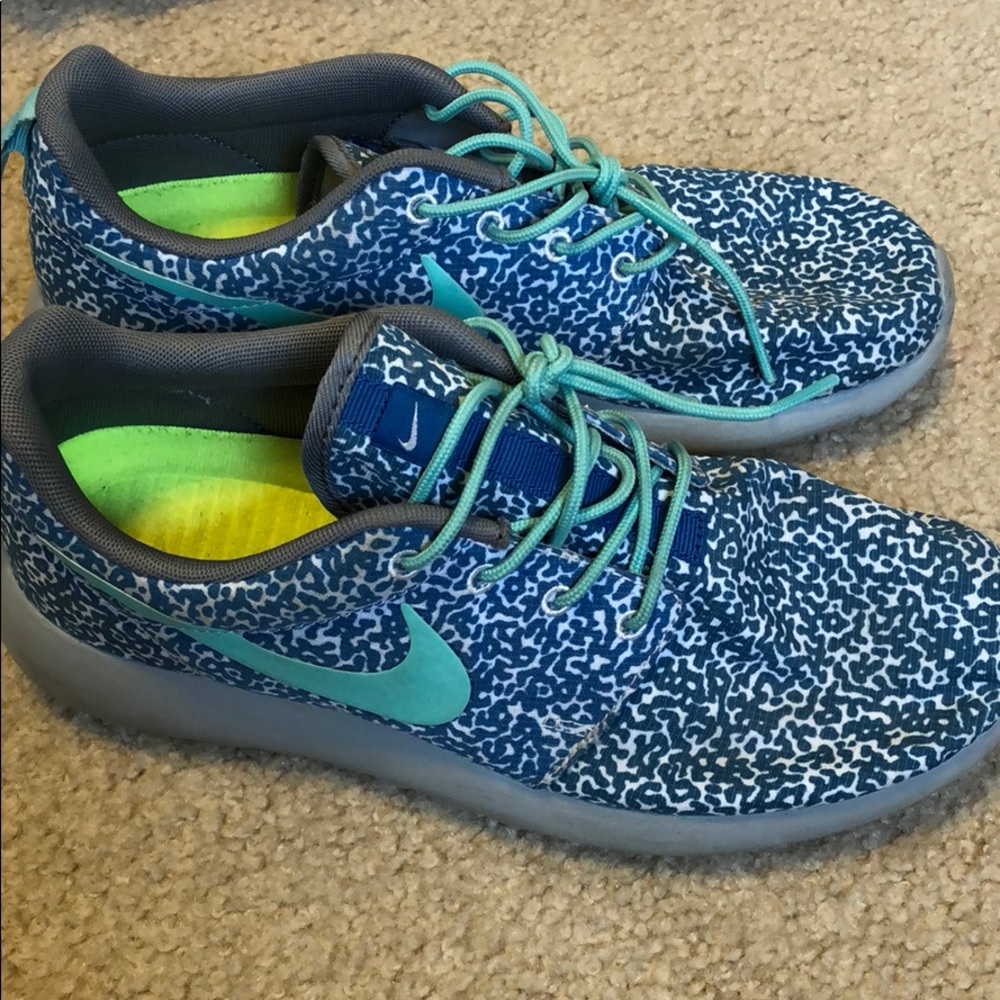 Nike roshe run 7.5 (made custom with Nike ID)
